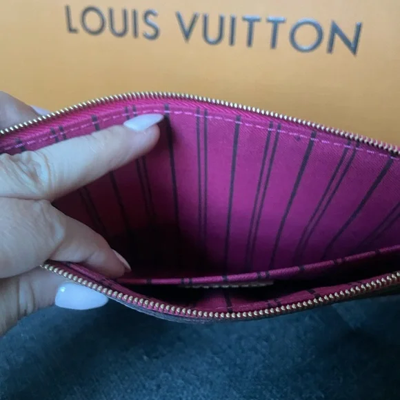 Louis Vuitton Gray Monogram Wristlet pouch - Picture 13 of 17